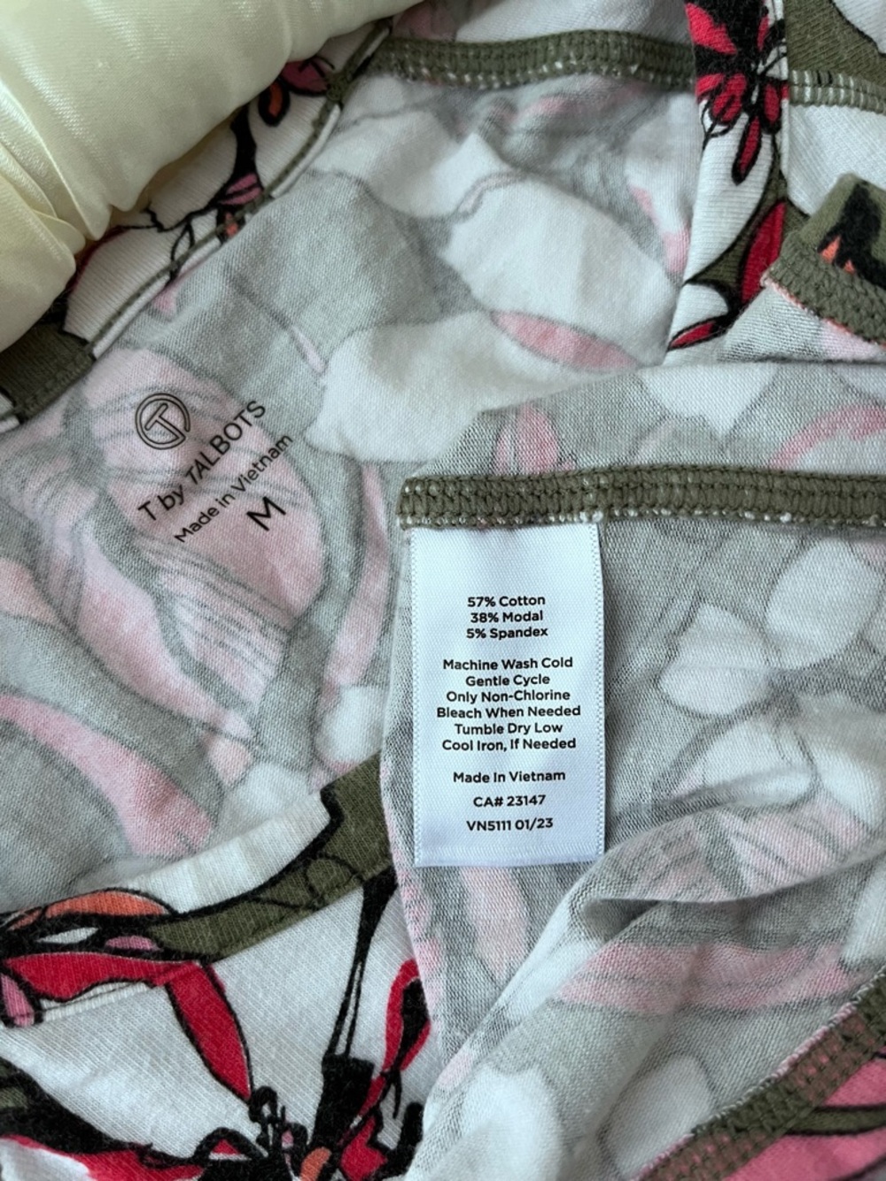 Talbots Floral T-Shirt Size Medium - Picture 8 of 10